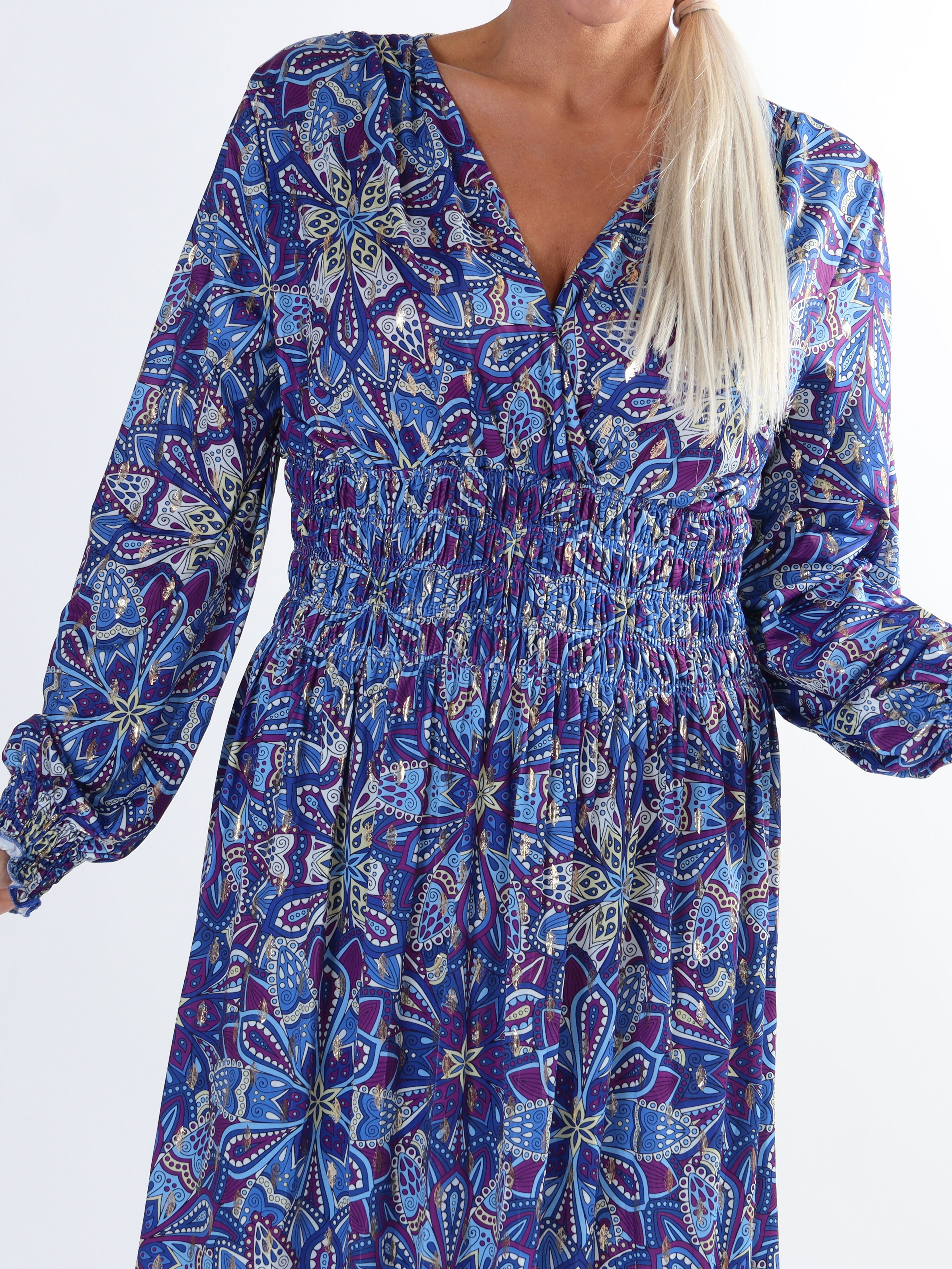 Pams Multi Midi L/S - Plus size klänning i skrynkelfritt tyg med långa ärmar